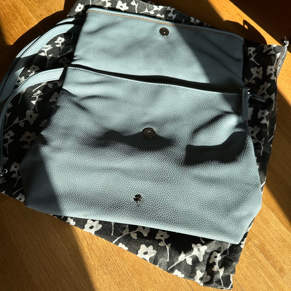 Jenna Kator Crossbody Bag - Picture 2 of 5
